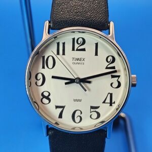 Vintage 1989 Timex Large Numeral 32mm Mens Quartz Watch With Rubber Strap